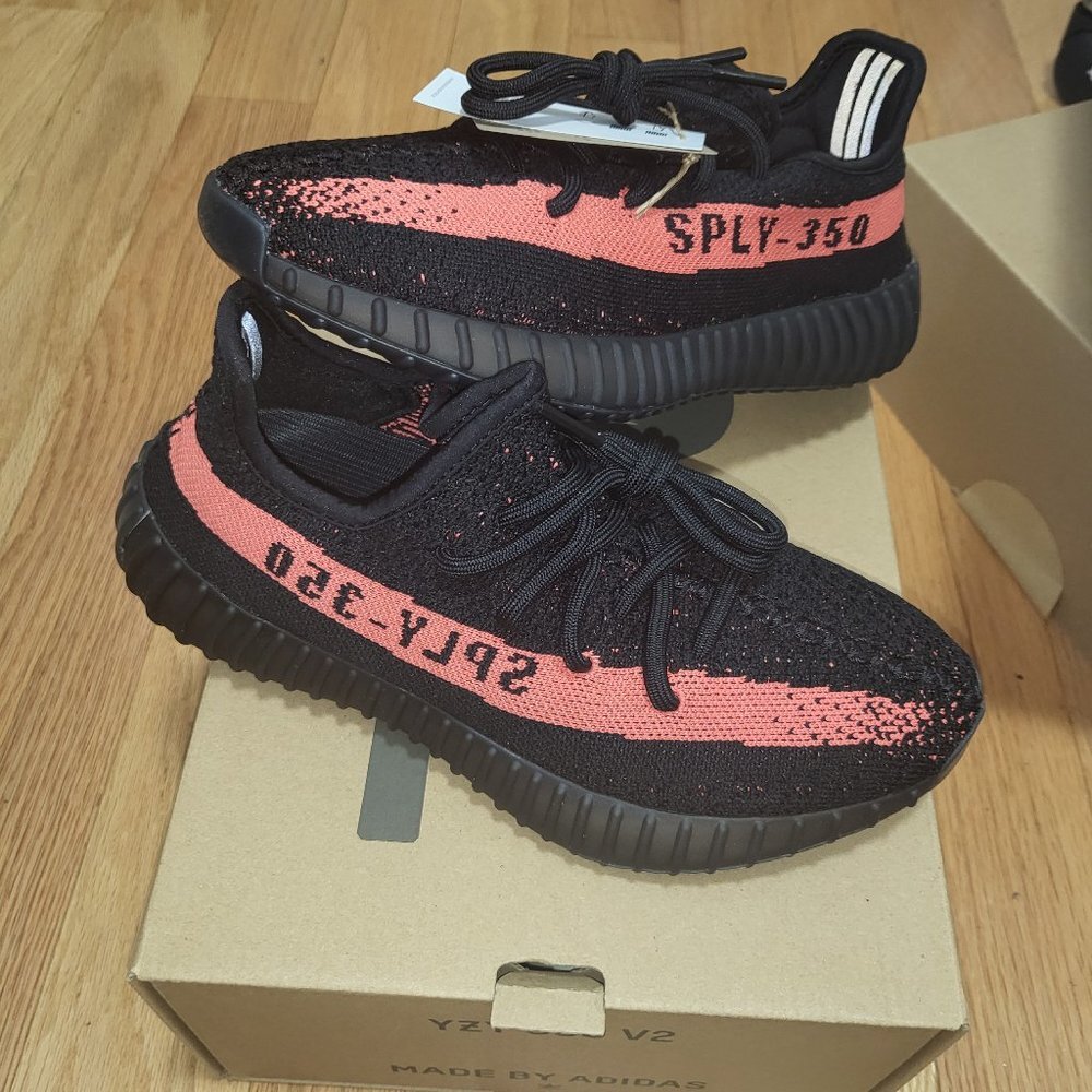 NIB YEEZY BOOST 350 V2 Size 5.5 Men / 7 Women